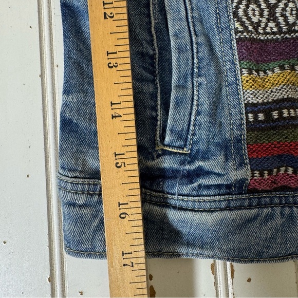 Free People Jean Jacket Women's 4 Blue Multicolor‎ Aztec Baja Print Distressed - Picture 5 of 11